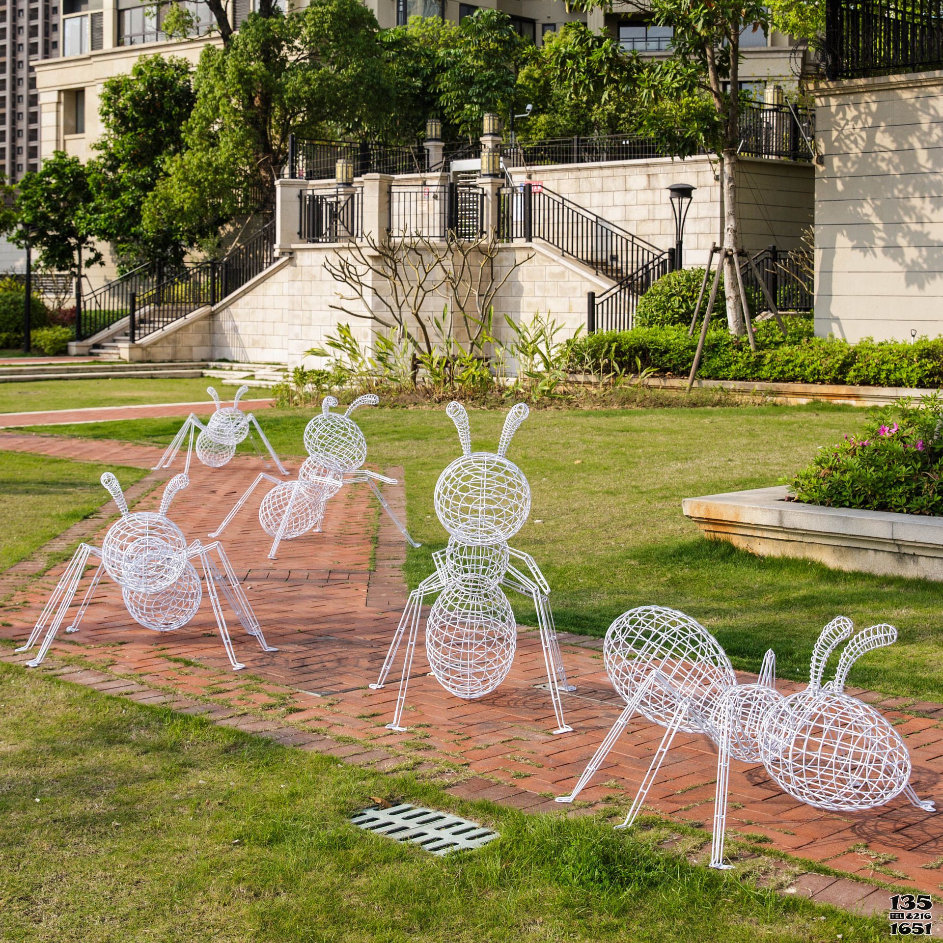 螞蟻雕塑-戶外公園大型不銹鋼鏤空螞蟻雕塑高清圖片