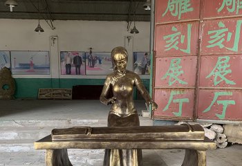 彈奏人物雕塑-彈古箏的美女玻璃鋼仿銅彈雕塑