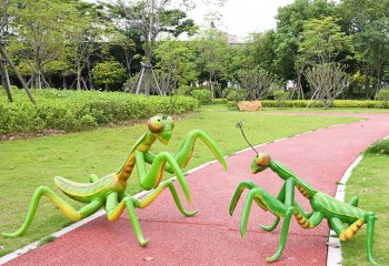 螳螂雕塑-公園園林景觀大小號卡通玻璃鋼螳螂雕塑