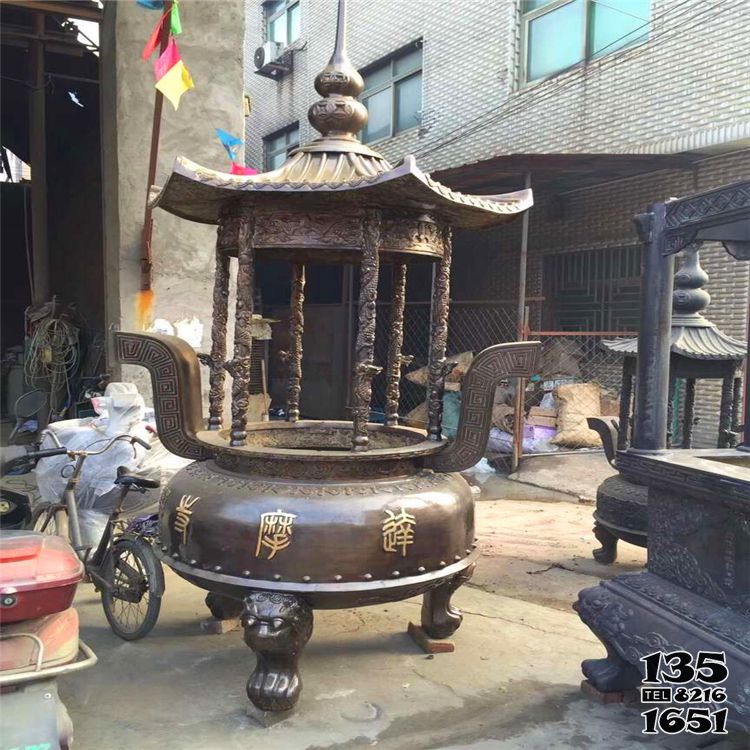 香爐雕塑-寺廟道觀室內(nèi)擺放仿古圓形寶蓋香爐高清圖片