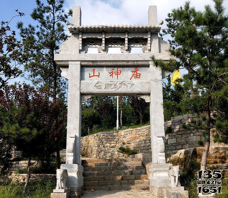 牌坊雕塑-寺廟景點(diǎn)簡(jiǎn)易單門牌坊石雕高清圖片