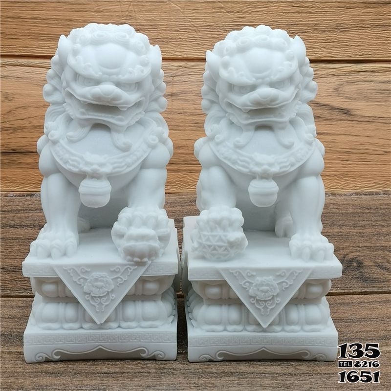 獅子雕塑-室內(nèi)創(chuàng)意漢白玉石雕一對潔白無瑕的石獅子雕塑高清圖片