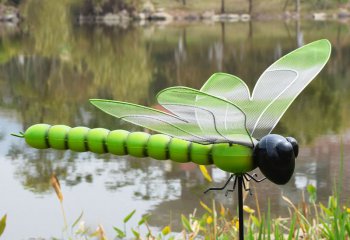 蜻蜓雕塑-兒童花園廣場卡通玻璃鋼蜻蜓雕塑