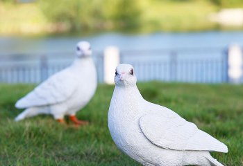 鴿子雕塑-公園草坪玻璃鋼工藝仿真動物雕塑工藝品鴿子雕塑