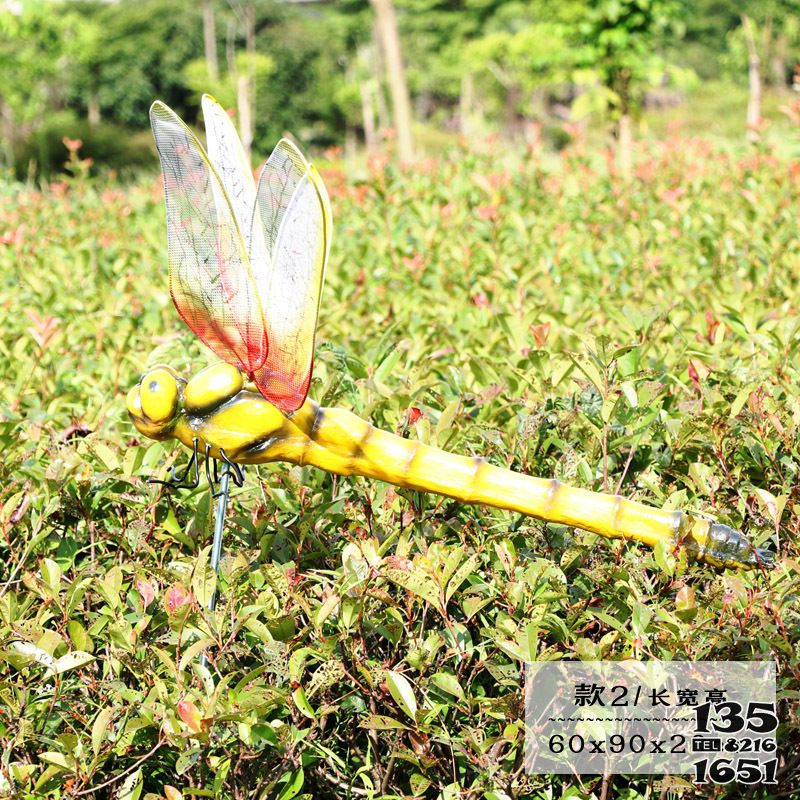 蜻蜓雕塑-游樂園學(xué)校擺放黃色大號(hào)玻璃鋼蜻蜓雕塑高清圖片