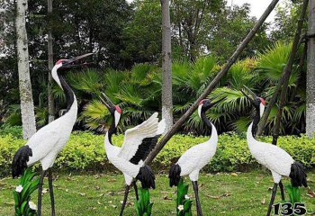 丹頂鶴雕塑-公園戶外玻璃鋼彩繪仿真動(dòng)物丹頂鶴雕塑