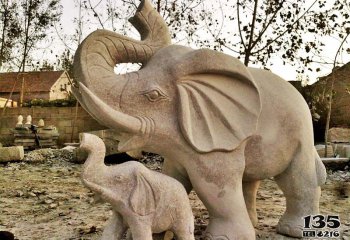 母子象雕塑-公園景區(qū)大理石石雕一起玩耍的母子象雕塑