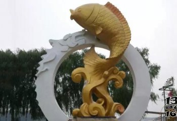 魚(yú)雕塑-戶外景區(qū)一只金色不銹鋼躍龍門(mén)的鯉魚(yú)雕塑