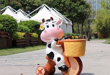 牛雕塑-動(dòng)物園一只騎車(chē)的玻璃鋼牛雕塑