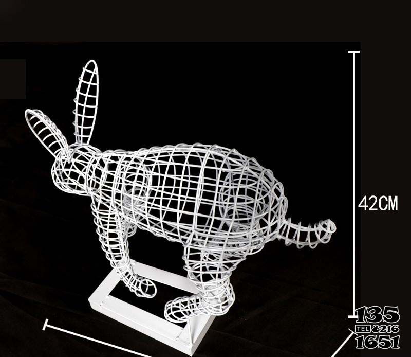 兔子雕塑-室內(nèi)裝飾一只不銹鋼鏤空兔子雕塑高清圖片