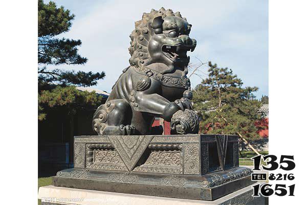 獅子雕塑-公園景區(qū)戶外大型仿真動物青石石雕獅子雕塑高清圖片