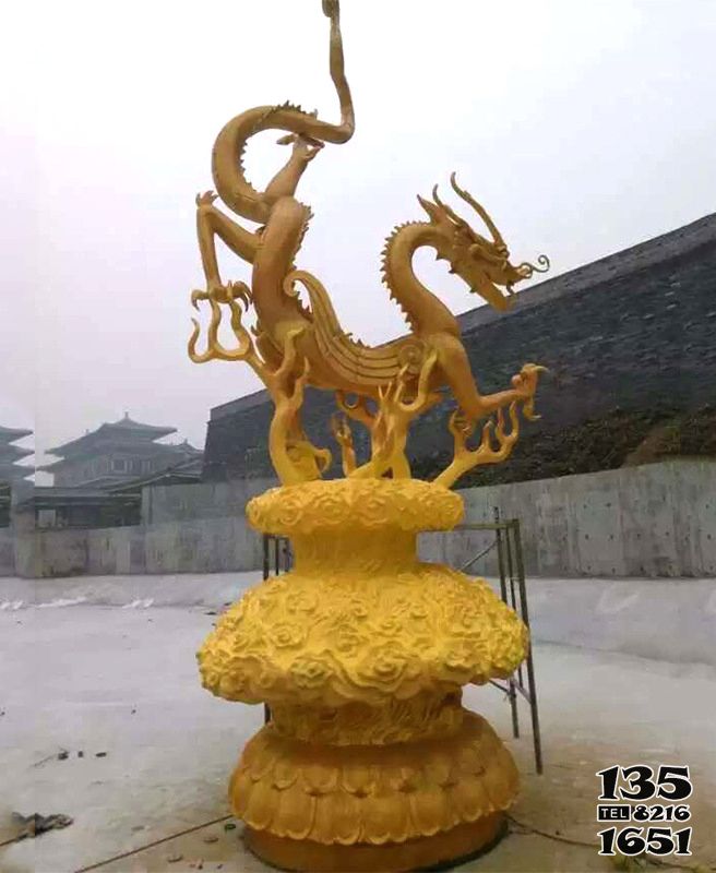 龍雕塑-景區(qū)庭院純金鑄造神獸飛龍雕塑高清圖片