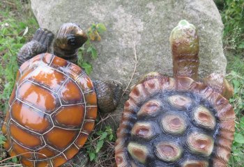 烏龜?shù)袼?公園草坪玻璃鋼彩繪浮雕兩只爬石頭的烏龜?shù)袼? /></a></div>
                                    <h3><a href=