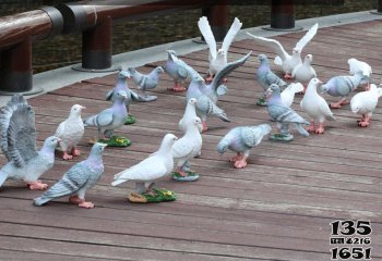 鴿子雕塑-公園草坪仿真彩繪童趣玻璃鋼雕塑