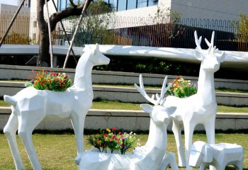 梅花鹿雕塑-公園抽象玻璃鋼幾何白色梅花鹿雕塑