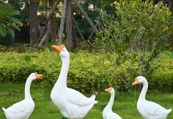 天鵝雕塑-公園結(jié)伴游玩的仿真動物玻璃鋼天鵝雕塑