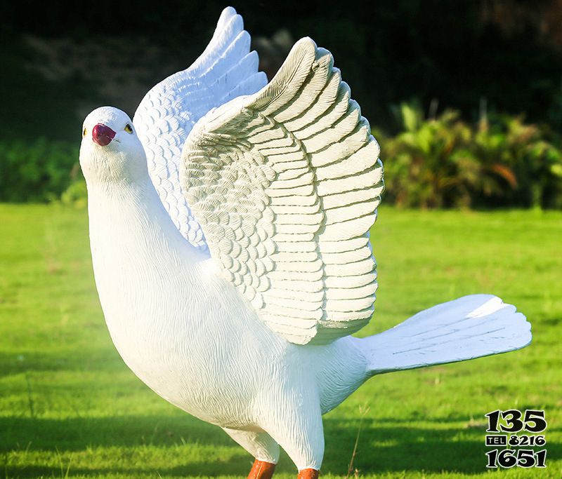 鴿子雕塑-玻璃鋼樹脂大型仿真動物公園草坪鴿子雕塑高清圖片