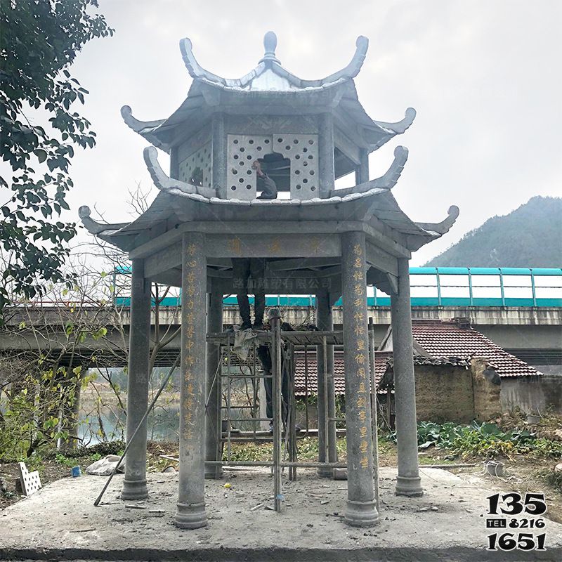 涼亭雕塑-鄉(xiāng)鎮(zhèn)景觀青石仿古鏤空休息納涼涼亭高清圖片