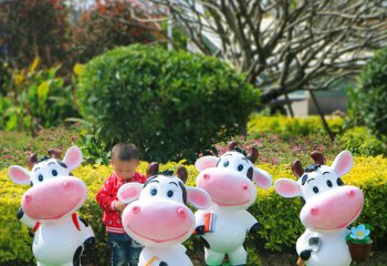 牛雕塑-公園四只呆萌卡通玻璃鋼牛雕塑