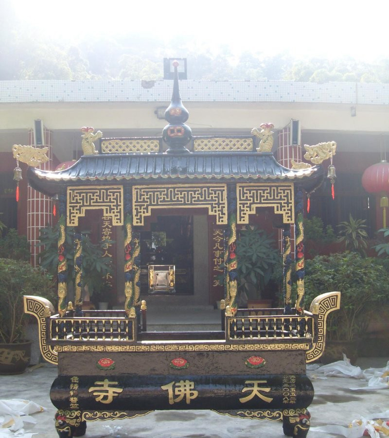 寺廟鑄銅四足方形帶頂香爐-寺廟鑄銅香爐高清圖片