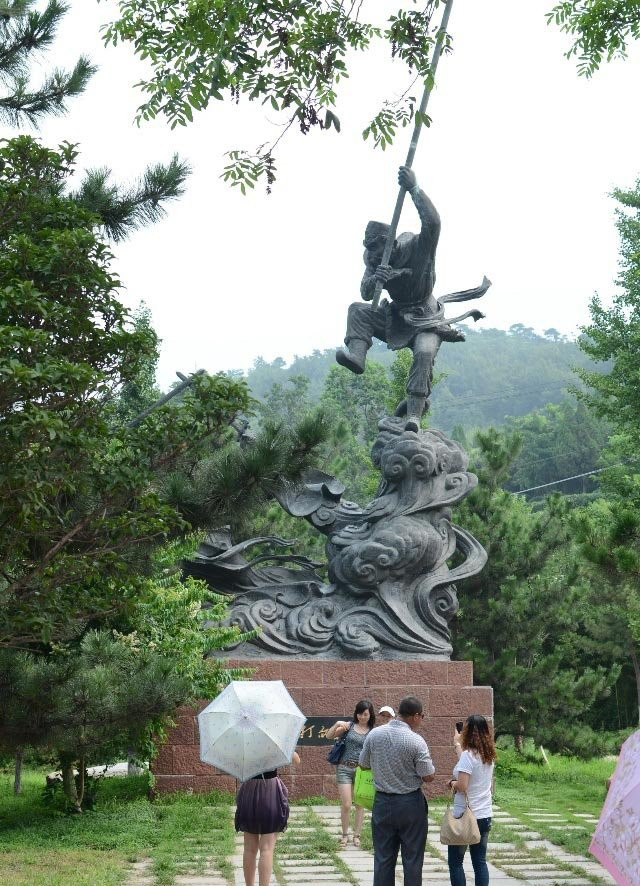 青銅孫悟空三打白骨精-孫悟空三打白骨精銅雕高清圖片